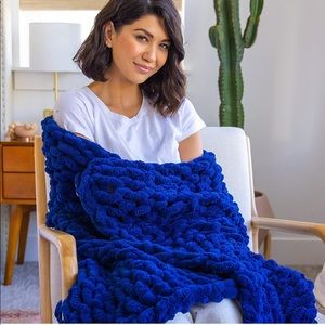 ThrowStyle Chunky Knitted Blanket - Soft Premium Chenille Blanket